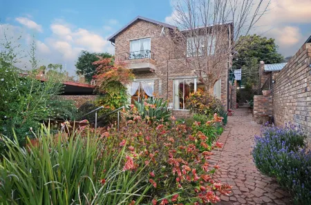 B&B on 8th Avenue Отели рядом с достопримечательностью «Витватерсрандский университет»