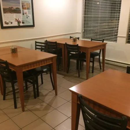 Coastal Inn Sackville Отели в г. Уэстморленд