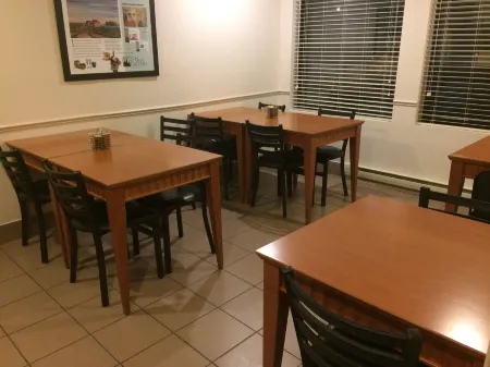 Coastal Inn Sackville Отели в г. Амхерст