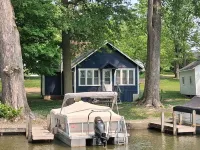 Newland's Resort: Cozy Channel Front Cottage #1 on Indian Lake with a Boat Dock Hotels in Stokes Township