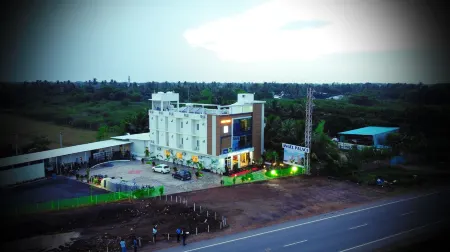 Clarks Inn Express Sirkazhi Отели рядом с достопримечательностью «Exide battery»