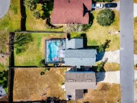 Pool, Spa and Game Room for Family Fun - Beautiful Tropical Oasis Hotels in Palm Valley