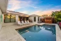 Pool, Hot Tub and Adventure Courts - Stunning Waterfront Oasis Hotels in Bradenton