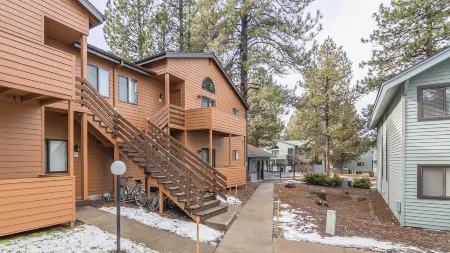Seasonal Pool, Hot Tub, Great Kitchen - Stunning Mountain Retreat