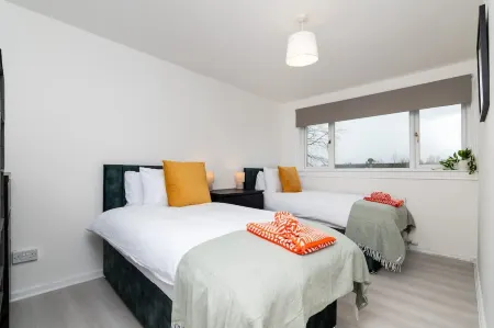 3 Bed House-Free Parking-6Beds Отели в г. Камберналд