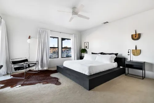 Luxurious Desert Retreat - Boulders, Hot Tub, Views Hotels in Pioneertown