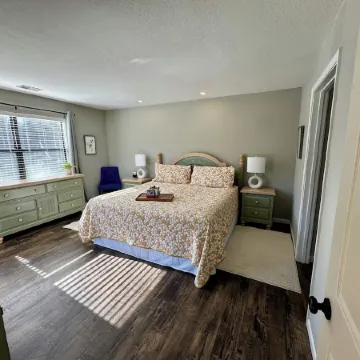 2 BR at Pointe Royale Golf Course. Steps from Lake Taneycomo. Gorgeous views