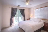 Yosemite Oaks Retreat, Views, Pool & Hot Tub, Game Room, & So Much More!