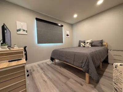 Modern 2-bedroom/2-bath condo with WiFi, AC with Mountain View