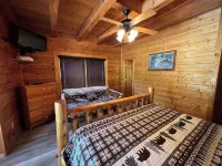 40% Off Fall Dates! Creekside! 8Br~8BA Lodge in PF~HT, Fire Pit, PT & Theater! Hotels in Pigeon Forge