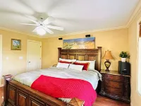 Secluded Mountain Retreat: 5 Mins to Stratton Skiing, Sauna, Firepit, Views