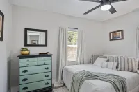 Serene and Stylish Getaway - Modesto, CA