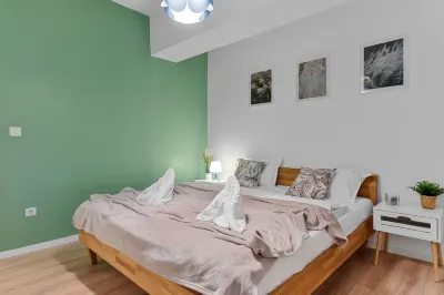 Asteri Garden & Terrace Apartment Отели в г. Тешила