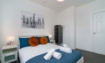 Free Parking - 2 Bedroom Flat