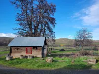8 Mile Farm B&B Hôtels à : Dufur