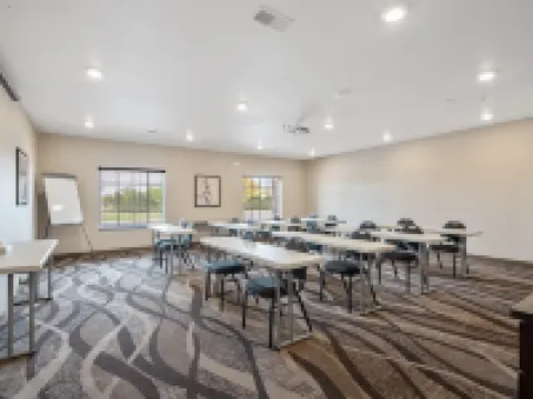 Cobblestone Hotel & Suites - Austin Hotels in Austin