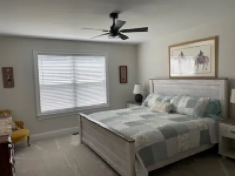 Wood Haven on the River- cozy cottage on the Hiawassee River in Hayesville NC