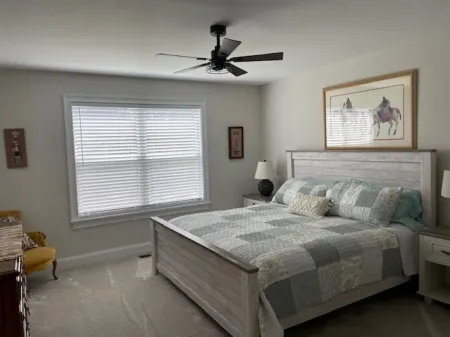 Wood Haven on the River- cozy cottage on the Hiawassee River in Hayesville NC