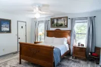 Cozy Cabin on the Toccoa River - Fireplace, Screened Porch, Fishing, & S’Mores