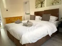 Apartment - Sleeps 2 - Parking - WiFi