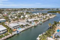 Isla Paraiso! One house, two options! Hotels in Key Colony Beach