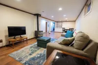 4 Bedroom Home, Fenced Yard and Hot Tub! Hotels in Lander