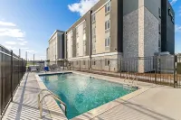 Everhome Suites Waco - Pools