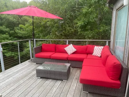 Hamptons home with heated pool. Отели рядом с достопримечательностью «Hank's Pumpkintown‎»