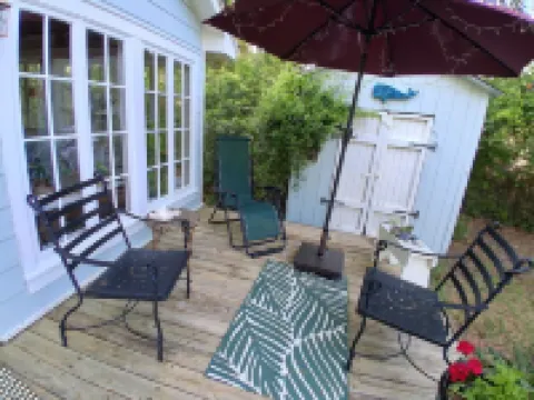 Heart of DT Southport with private, fenced yard! Perfect for pets!  Sleeps 4