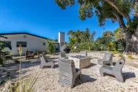 PROMO 5% WEEKLY AND 10% MONTHLY DISCOUNTPrivate Beach Back Yard ! 5 BR 2 Bath