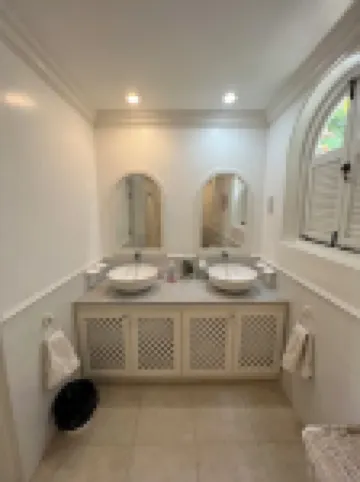 Private fully air-conditioned Villa. Perfect couples getaway! のホテル