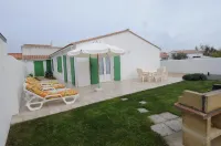To a privileged location Holiday House has 90 M² 80m from the South Beach Hotels in Rivedoux-Plage