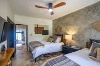 Luxury 2-bedroom villa - Award Winning - Best Views on the Island - 3 AC Units โรงแรมใน