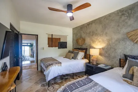 Luxury 2-bedroom villa - Award Winning - Best Views on the Island - 3 AC Units