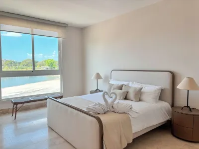 Nautical 3-bedroom ocean view at Marina Village
