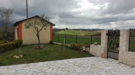 Small Alvitano shelter Отели рядом с достопримечательностью «Piazza Santa Maria»