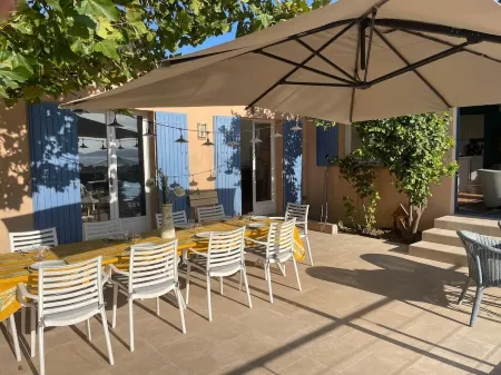 Côte d'Azur: Beautiful sea view for this renovated villa, swimming pool, pets welcome!