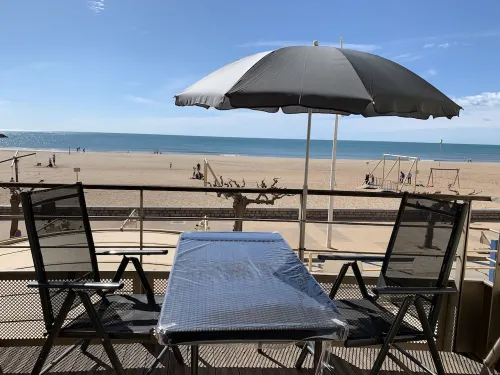 Apartment "L’horizon Valrassien" 180 ° SEA VIEW Hotels in Valras-Plage