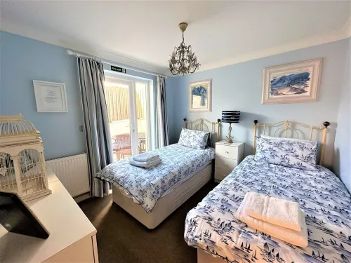 Castaway Cottage in Trevone with parking and very close to the Sandy Beach.