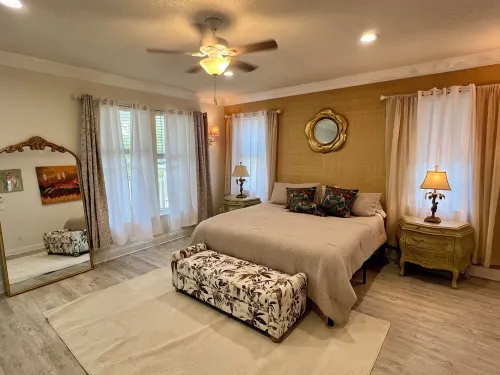 Gorgeous home in Vilano.  Situated btwn Beach  & Public boat launch with pool
