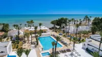 Hari Club Beach Resort - Pools
