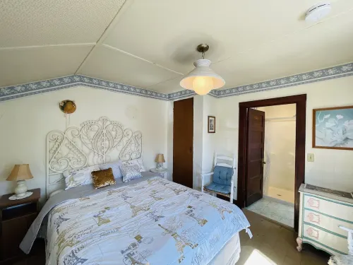 Studio COTTAGE # 2- WALK to Keyes Memorial BEACH Barnstable- Hyannis