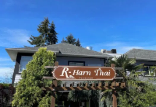 Charming suite at the lake, right in the heart of the village.