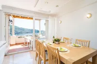 Cosy and very bright with stunning sea view