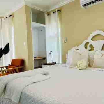 Falcon Islandviews Condo-Free Airport Transportation-24/7 Security-Gated Complex Rooms