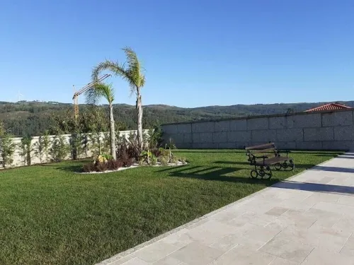 Magnifique villa contemporaine avec vue dans un écrin de verdure. Hotels in Fafe