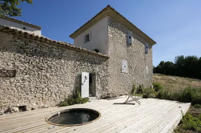 Luxurious Bastide amid lavender fields