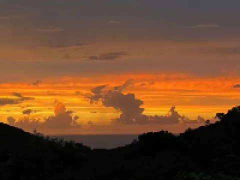 Cozy Condo 3 minutes away from Magens Bay beach!