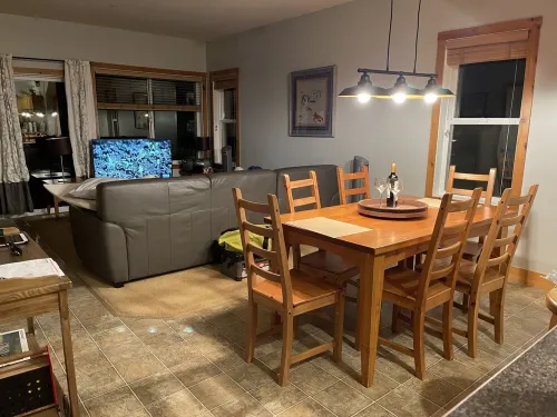 Newly redecorated condo right on the ski hill with private hot tub.