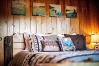 Bison Range 15 minutes away! Cozy Cabin w/Beautiful Creek & Mtn Views! - Chalets